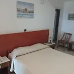 فندق Oceanis 2*