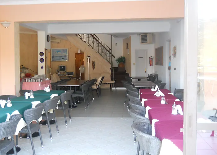 Oceanis Hotel 2*